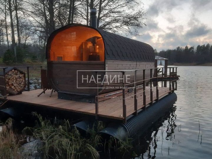 Терраса с видом на Вуоксу – аренда плавучей бани с живописной панорамой