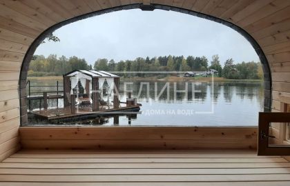 Вид из плавучей бани на Вуоксе – панорама водной глади и лесных берегов