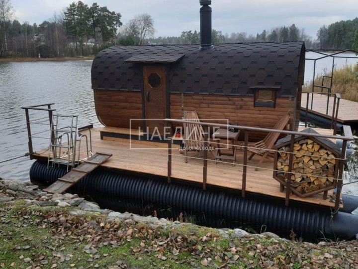 Плавучая баня на Вуоксе – вид с берега: уединённый отдых на воде в окружении природы