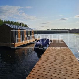 Аренда премиум хаусбота Сила Ветра на воде с панорамными окнами | Наедине - дома на воде