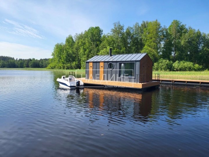 Премиальный хаусбот Сила Свободы для аренды на живописном водоеме
