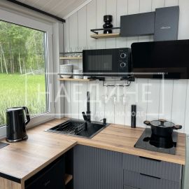 Современная кухня в доме на воде Сила Ветра для аренды | Наедине - дома на воде