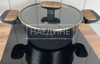 Современная кухня в доме на воде Сила Ветра для аренды