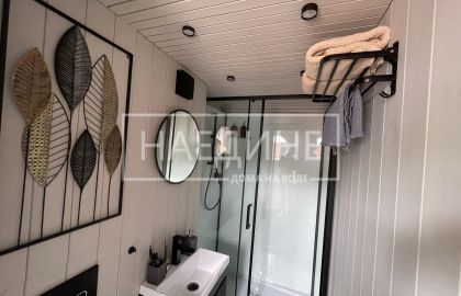 Комфортабельный санузел в арендуемом плавучем доме