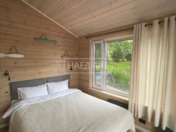 Комфортабельная спальня в арендуемом хаусботе на Вуоксе