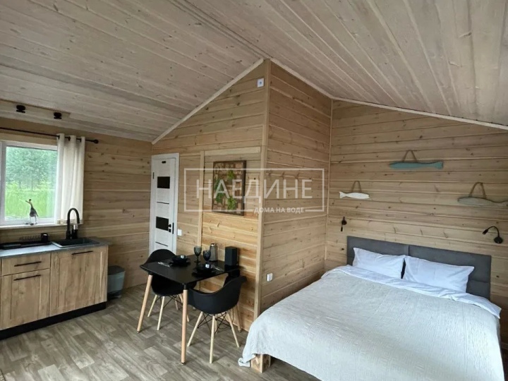 Уютная комната в хаусботе «Сила Вуоксы» с комфортабельным проживанием