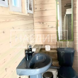 Продуманные детали в душевой хаусбота – комфортный отдых на воде | Наедине - дома на воде