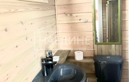 Продуманные детали в душевой хаусбота – комфортный отдых на воде