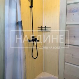 Душевая кабина в хаусботе «Сила Вуоксы» – комфорт на воде | Наедине - дома на воде