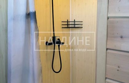 Душевая кабина в хаусботе «Сила Вуоксы» – комфорт на воде