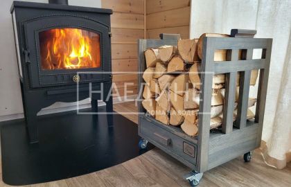 Уютный камин в хаусботе «Сила Вуоксы» – атмосфера тепла и комфорта на воде