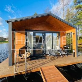Просторная терраса хаусбота «Сила Вуоксы» для отдыха на воде | Наедине - дома на воде