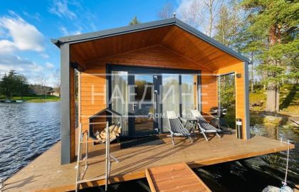 Просторная терраса хаусбота «Сила Вуоксы» для отдыха на воде