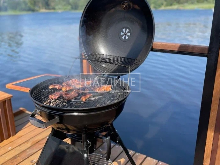 Просторная терраса с грилем в хаусботе «Сила Вуоксы» – отдых на воде с BBQ